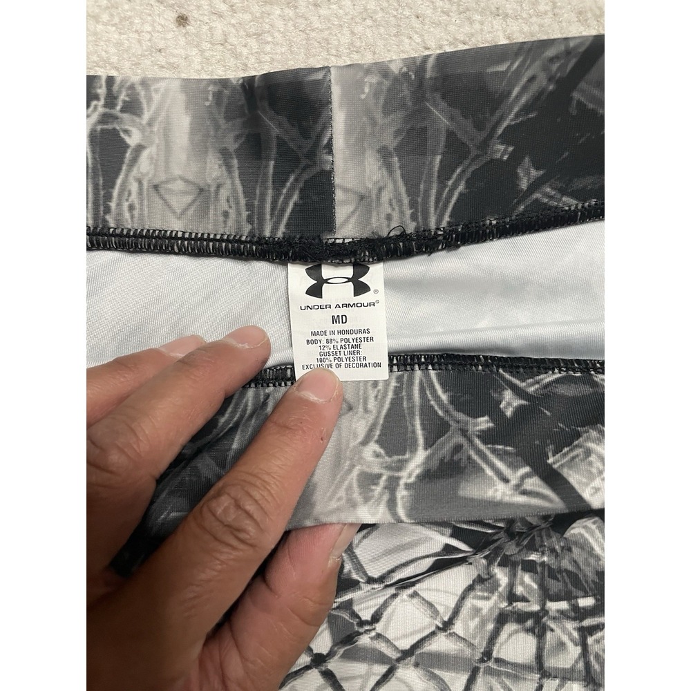 Under Armour Fitted Running Shorts Yoga Stretch Woman's Size Medium Black Pink - Picture 2 of 10